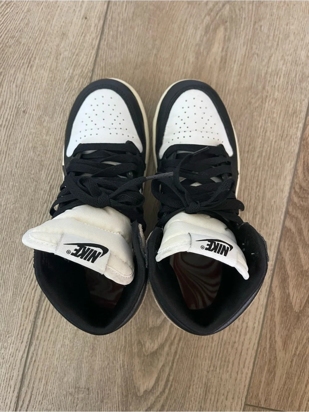 Nike Air Jordan 1 Mid - Black White Tan